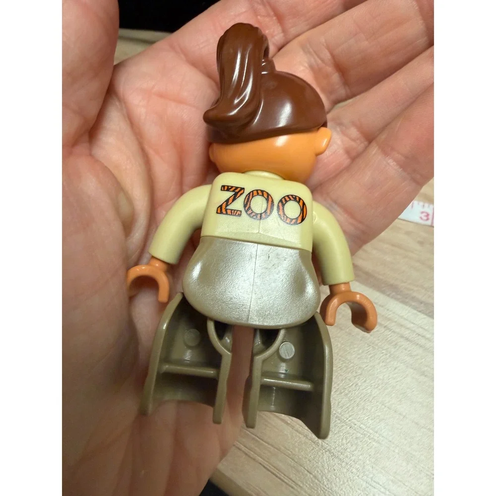 LEGO‎ Duplo Zoo Keeper Female Figure Tan Uniform Brown Ponytail 523H3